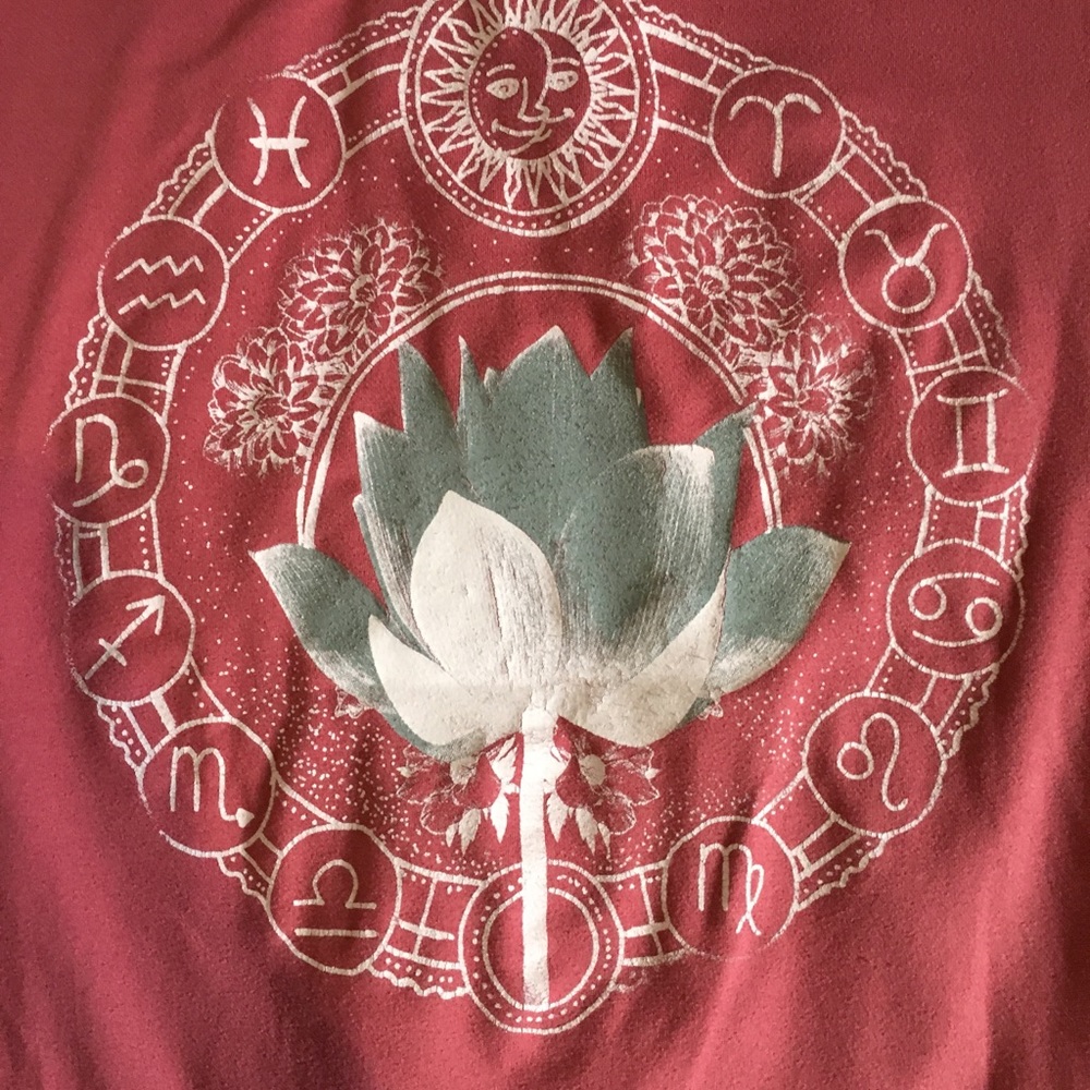 🌹graphic tee🌹 - Picture 3 of 3